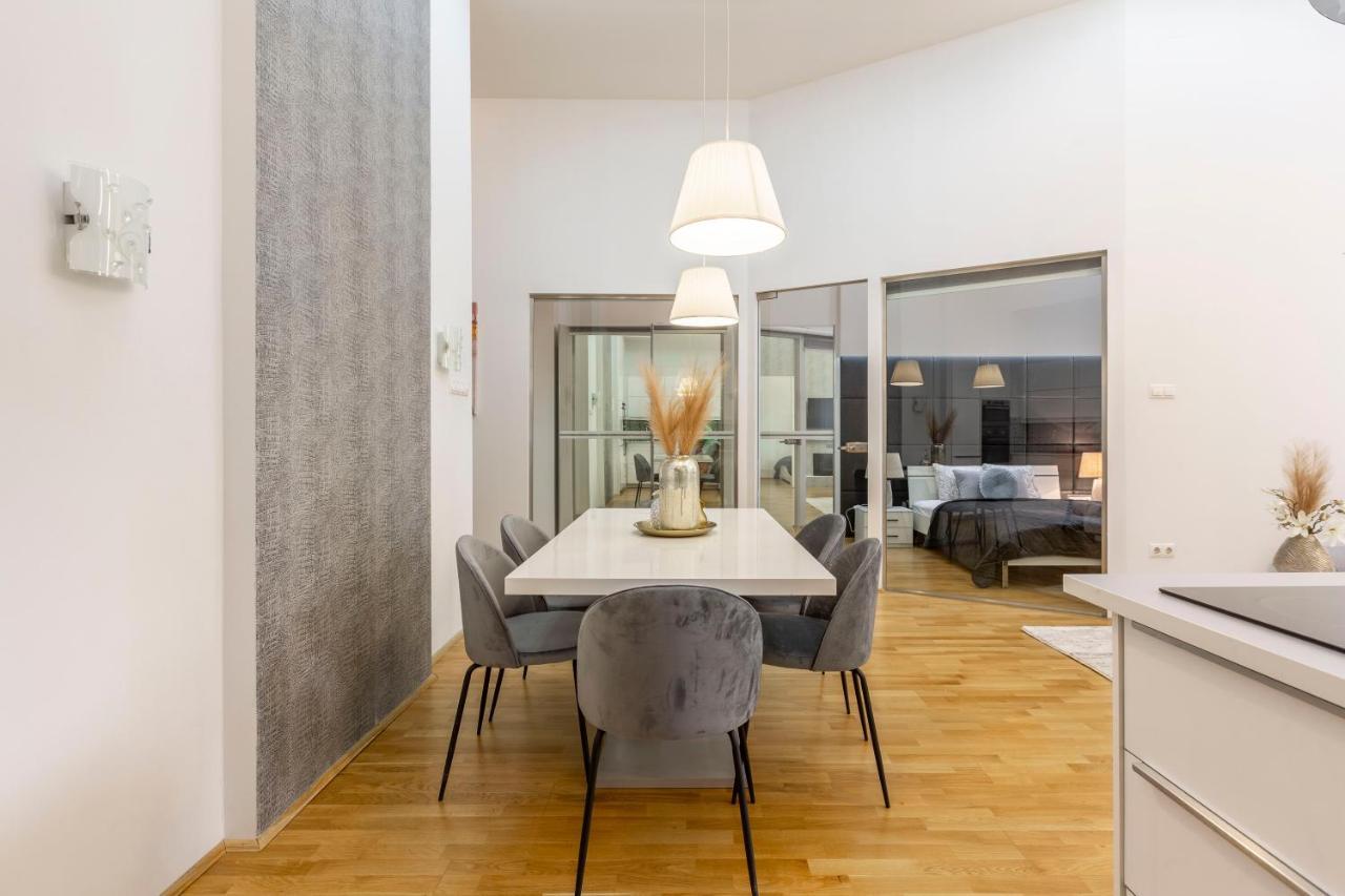 Luxurious & Spacious Downtown Residence In Liszt Ferenc Square بودابست المظهر الخارجي الصورة