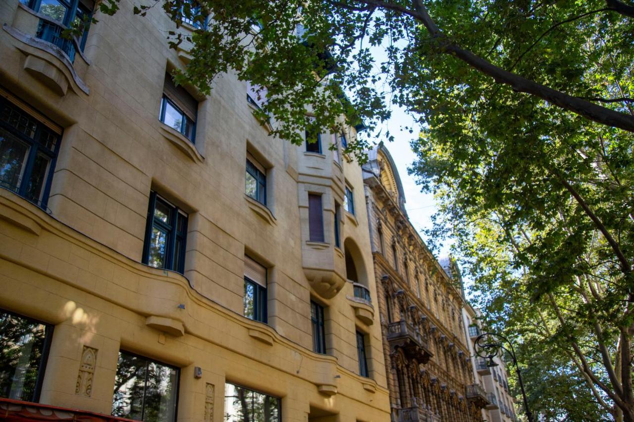 Luxurious & Spacious Downtown Residence In Liszt Ferenc Square بودابست المظهر الخارجي الصورة