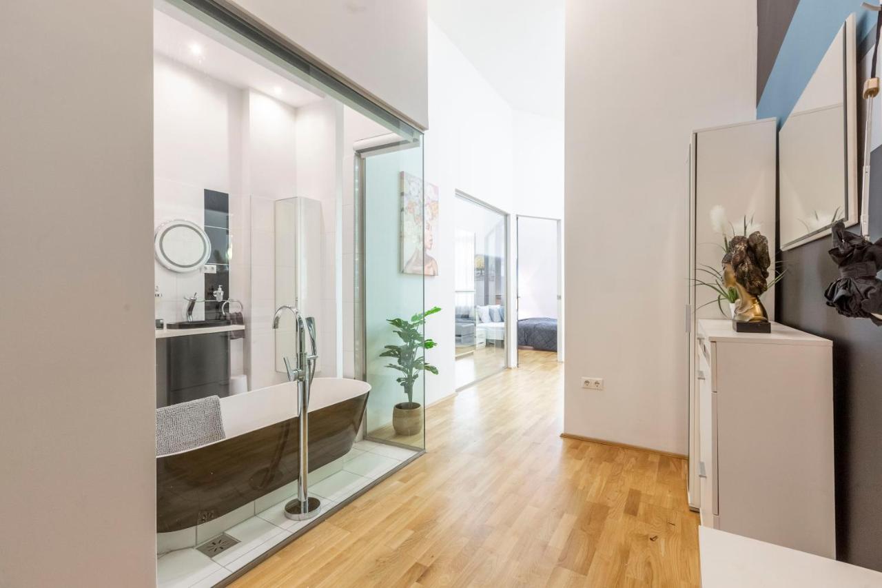 Luxurious & Spacious Downtown Residence In Liszt Ferenc Square بودابست المظهر الخارجي الصورة