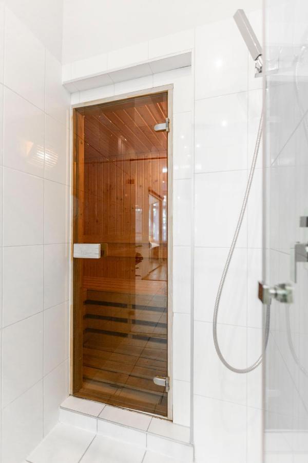 Luxurious & Spacious Downtown Residence In Liszt Ferenc Square بودابست المظهر الخارجي الصورة