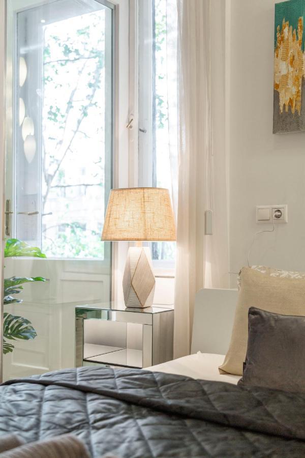 Luxurious & Spacious Downtown Residence In Liszt Ferenc Square بودابست المظهر الخارجي الصورة